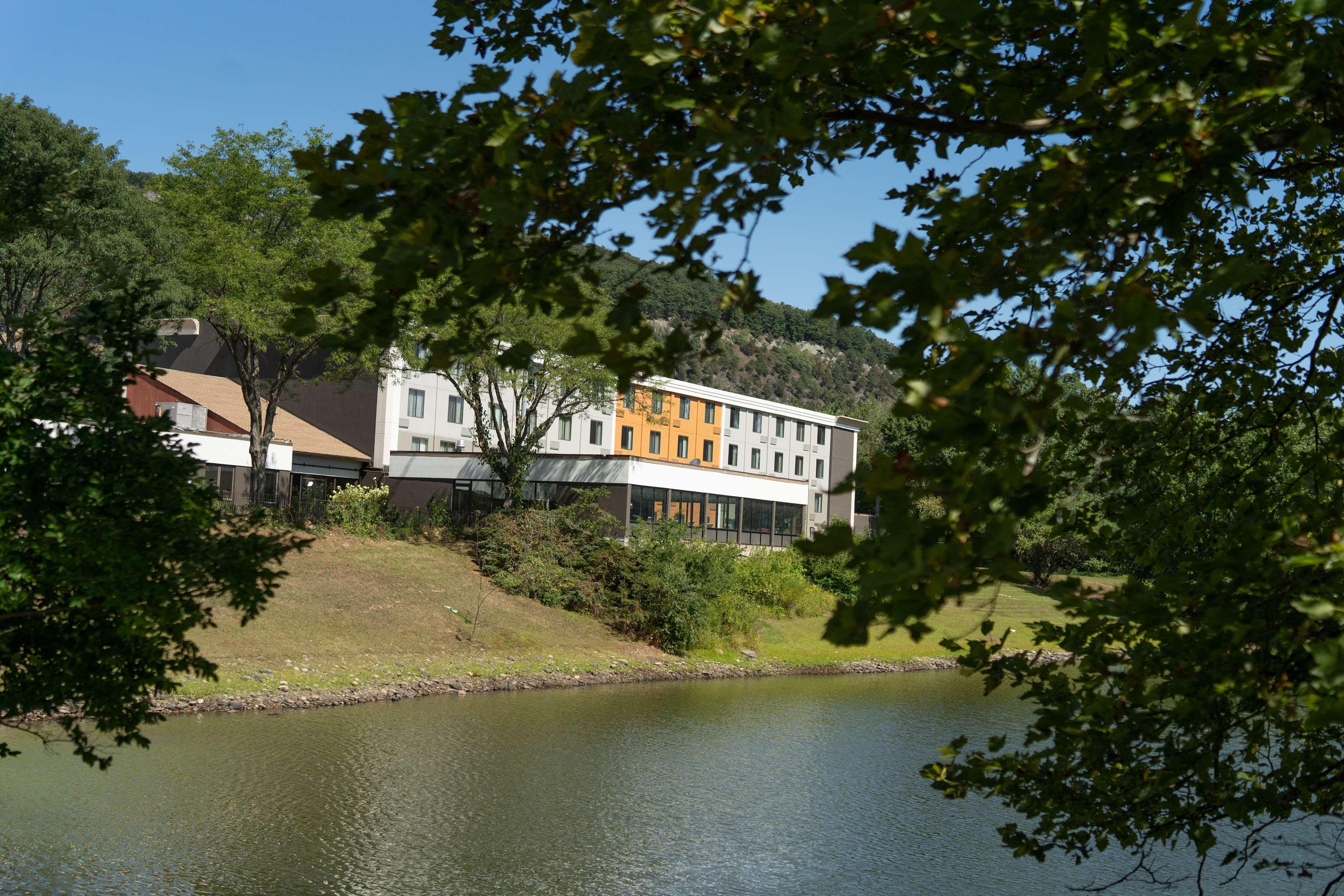 เบสต์ เวสเทิร์น ฮันต์ แลนดิง โฮเทล มาตาโมราส/มิลฟอร์ด Hotel Matamoras ภายนอก รูปภาพ