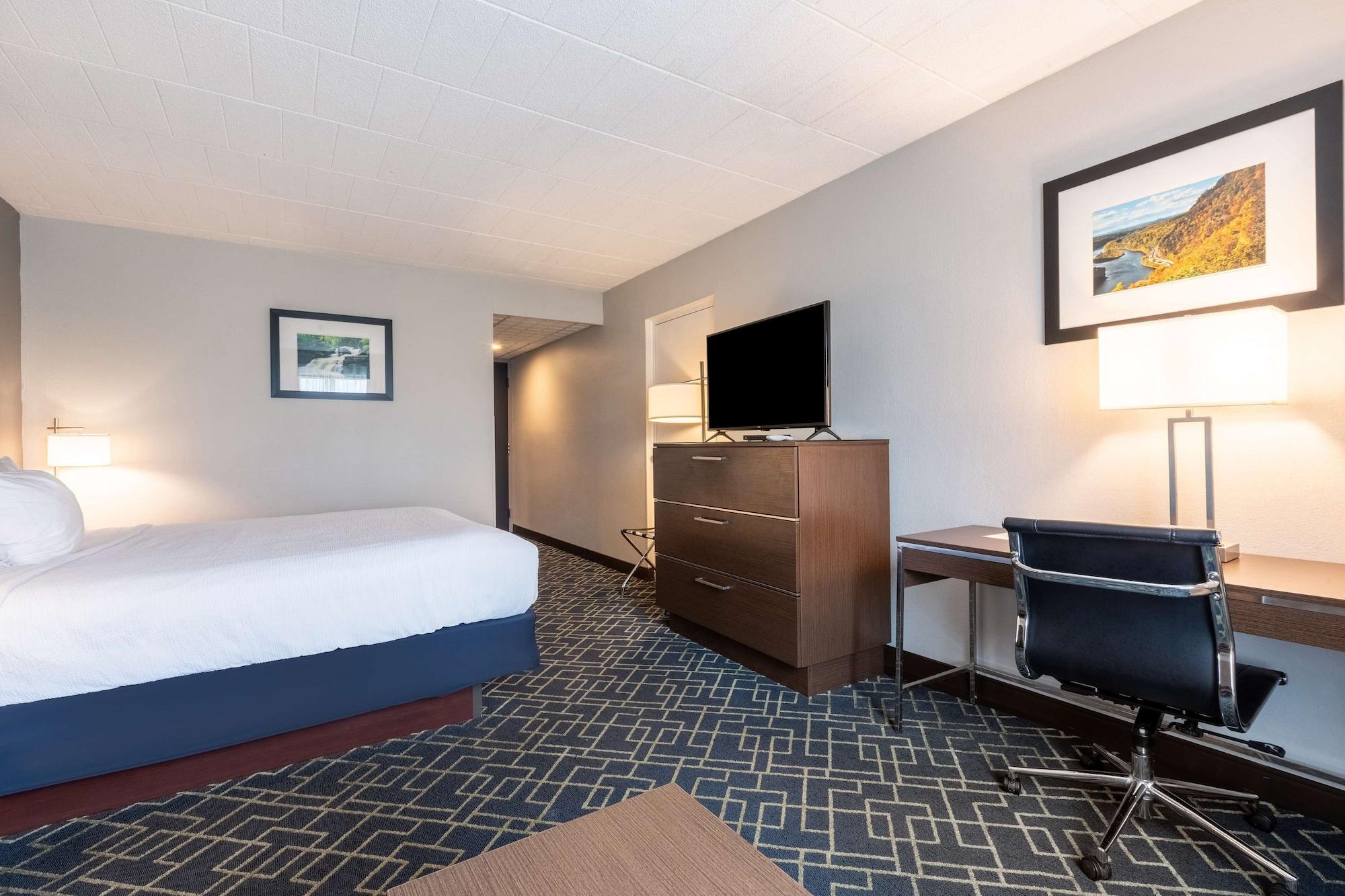 เบสต์ เวสเทิร์น ฮันต์ แลนดิง โฮเทล มาตาโมราส/มิลฟอร์ด Hotel Matamoras ภายนอก รูปภาพ